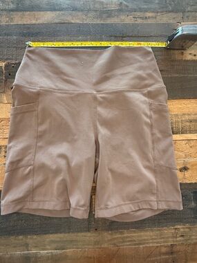 Yogalicious High-Waist Bike Shorts in Taupe